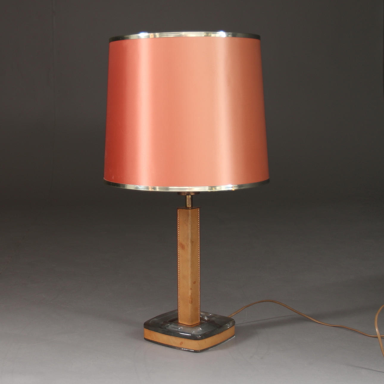 BORDSLAMPA, glas, mässing och läder, Böhlmarks, 1900-talets mitt.