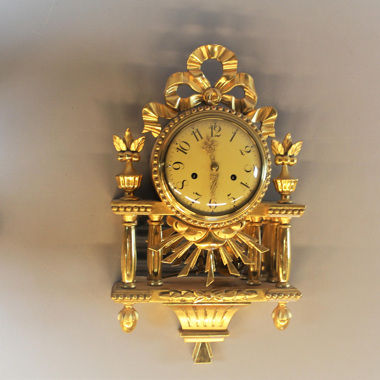 PENDULUM, gilt with columns, Junghans. Mid-20th century.