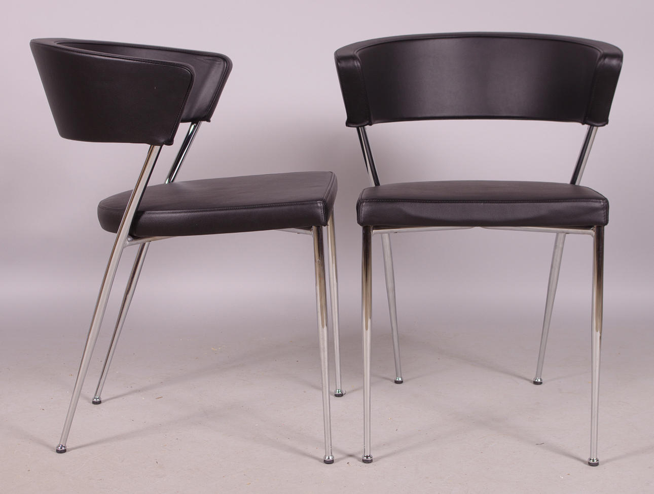 STOLAR, 1 par, svart skinn med kromben.