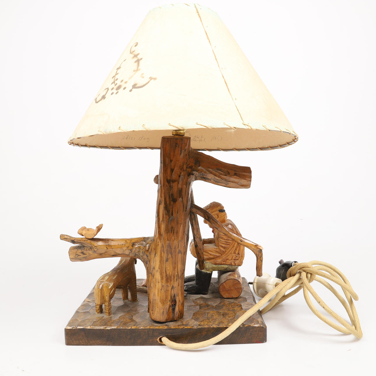 BORDSLAMPA, snidat trä, 1900-tal.