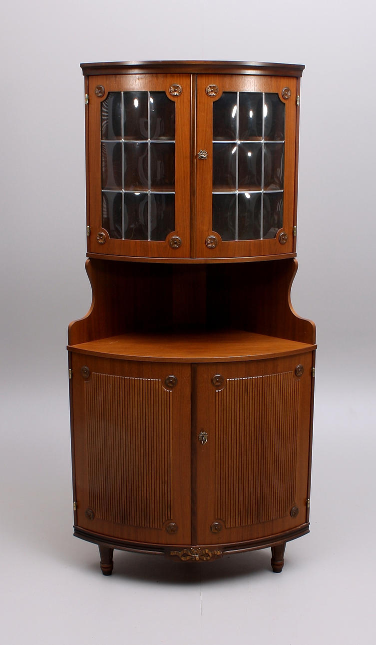 HÖRNVITRINSKÅP, trä, gustaviansk stil, 1900-tal.