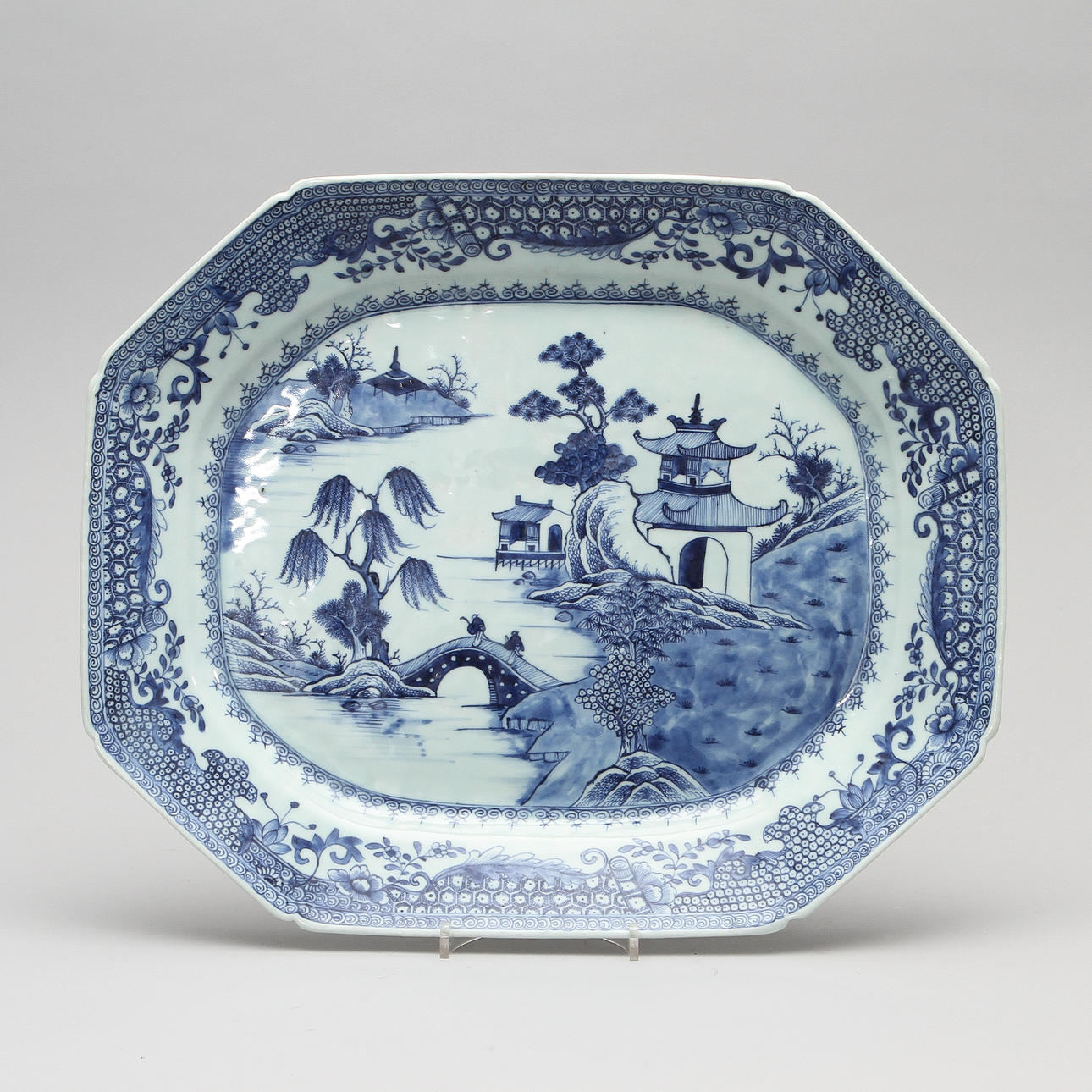 STEKFAT, porslin, Kina, Qianlong(1736-1795).