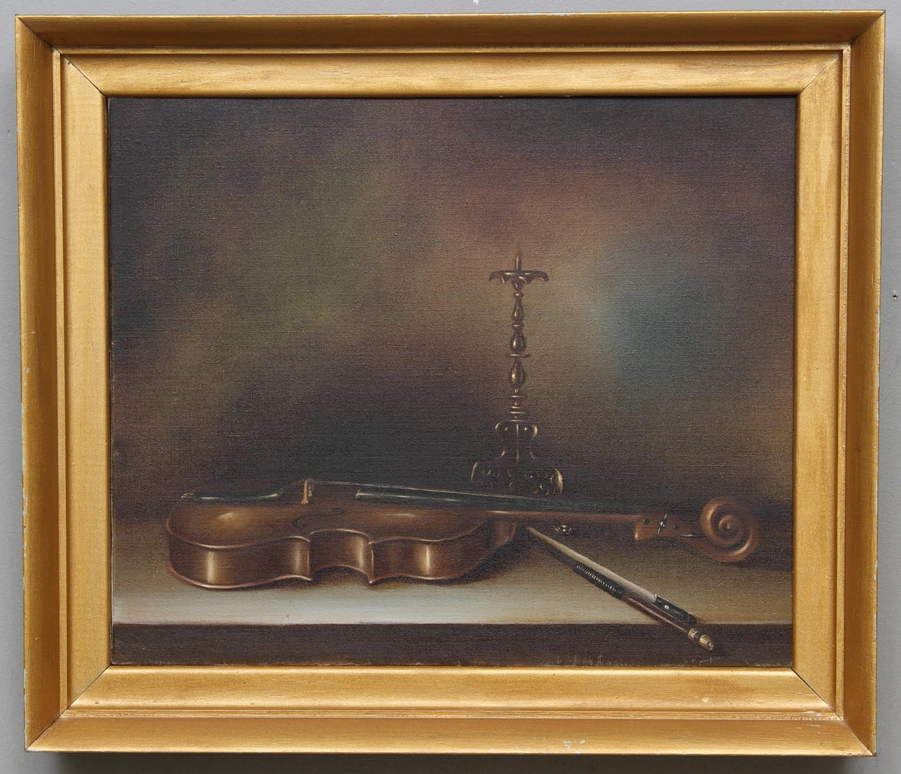 OKÄND KONSTNÄR. Stilleben med fiol. Olja på duk. Signerad E Kiss.