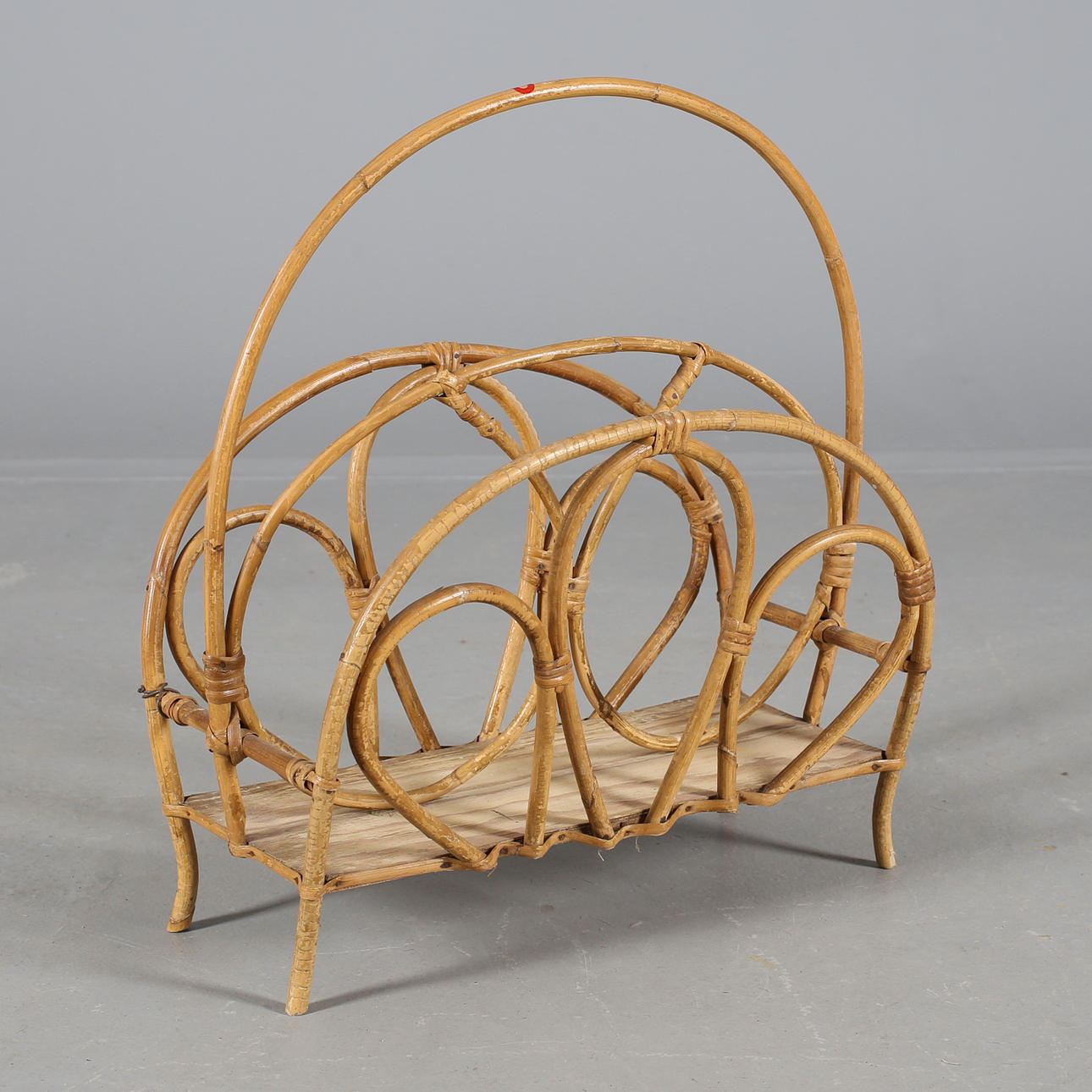 TIDNINGSSTÄLL, rotting, 1900-tal.