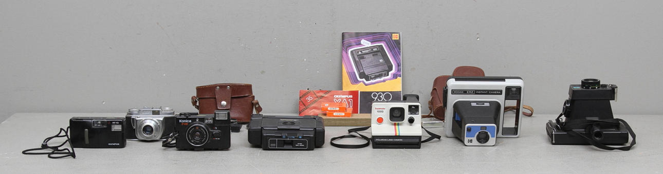 KAMEROR, 7 st, bl.a. Polaroid EE66 och Supercolor 1000 samt diverse KAMERATILLBEHÖR.