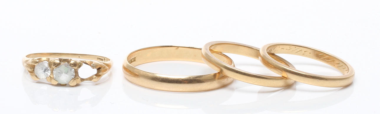 RINGAR 4 st, 18k guld. Total vikt ca 9,5 gram.