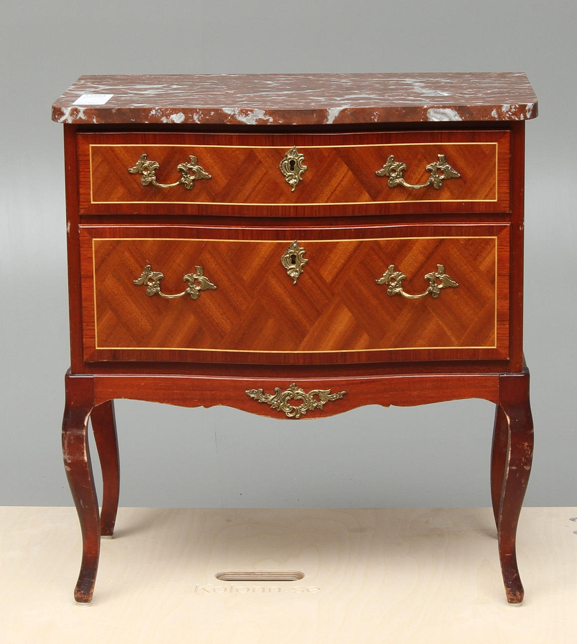 BYRÅ, rokokostil, 1900-tal.