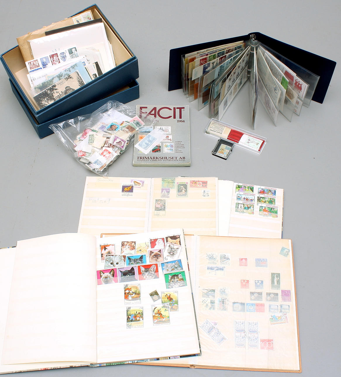 COLECCIÓN DE SELLOS, cuadernillos sin franquear + franqueados.