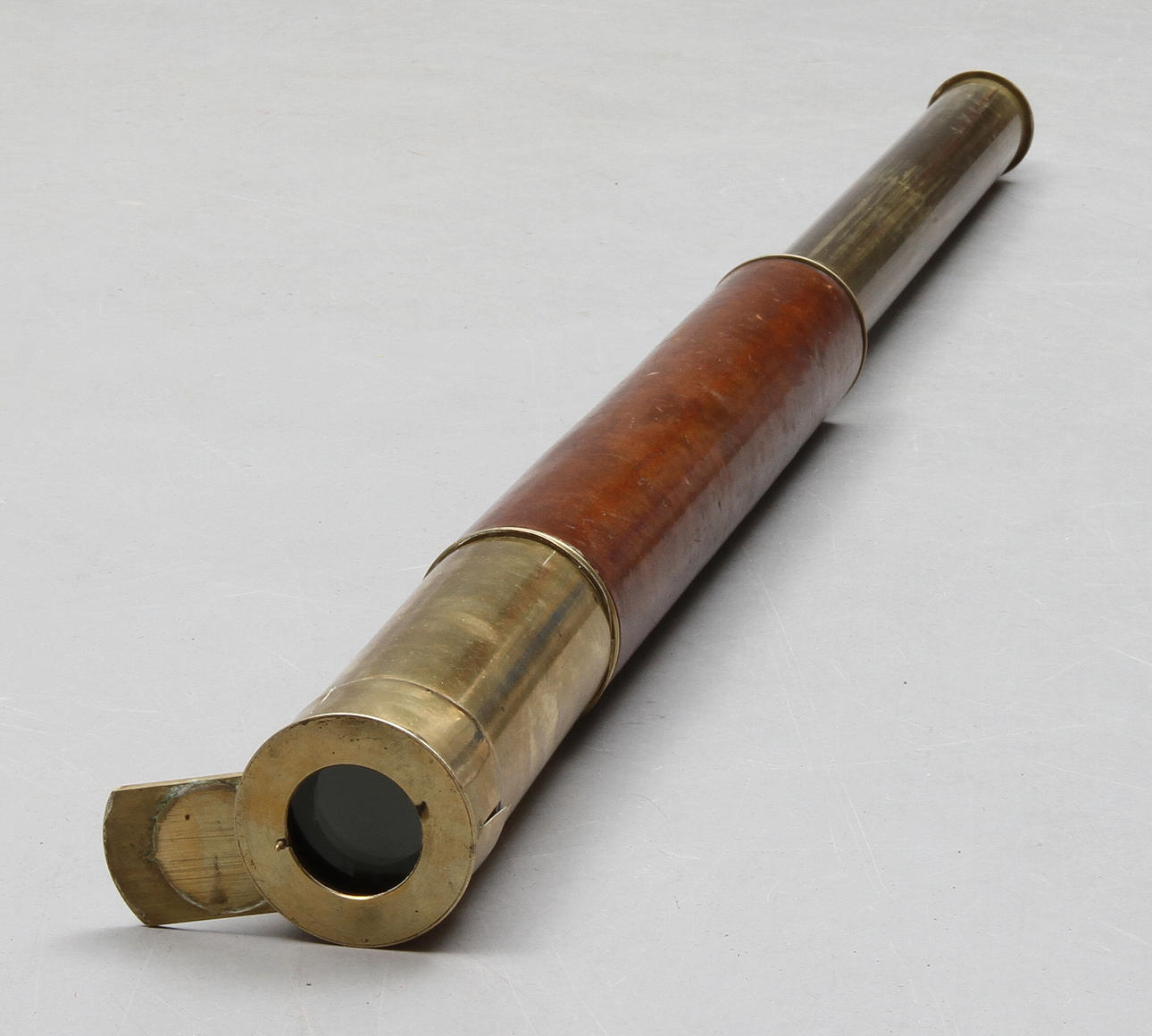 TUBKIKARE, mässing & läder, Harrison Hull, 1800-tal.