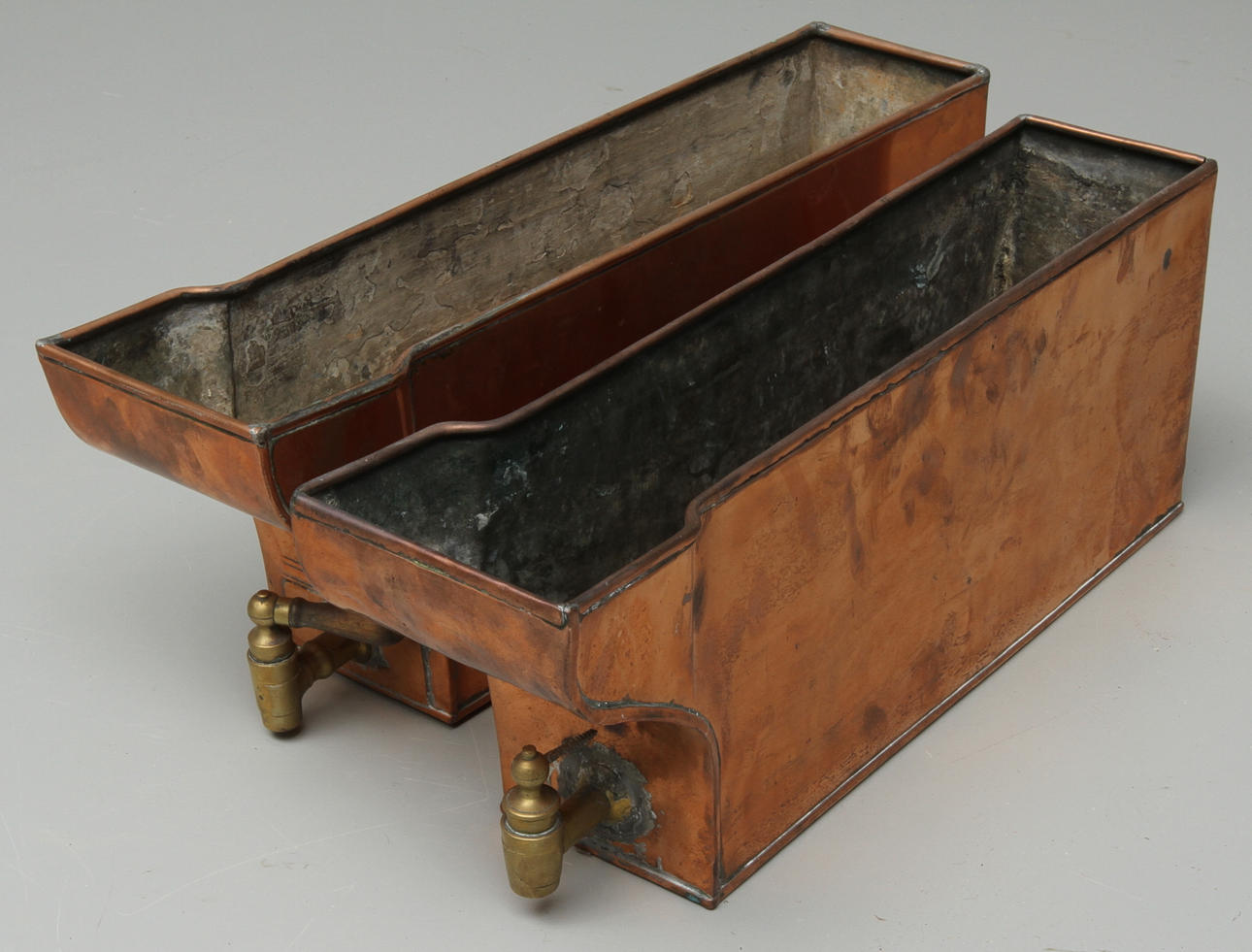 VATTENBEHÅLLARE, 2 st, för vedspis, koppar.