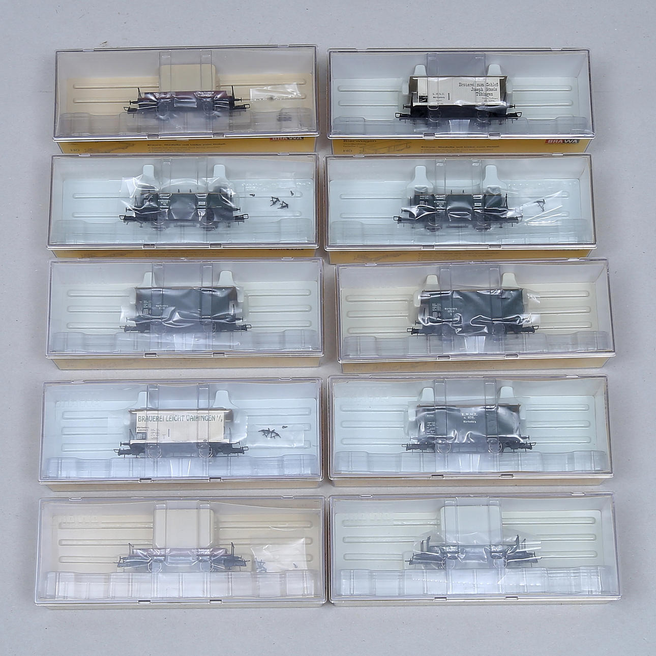 BRAWA 10 freight wagons. Original boxes.