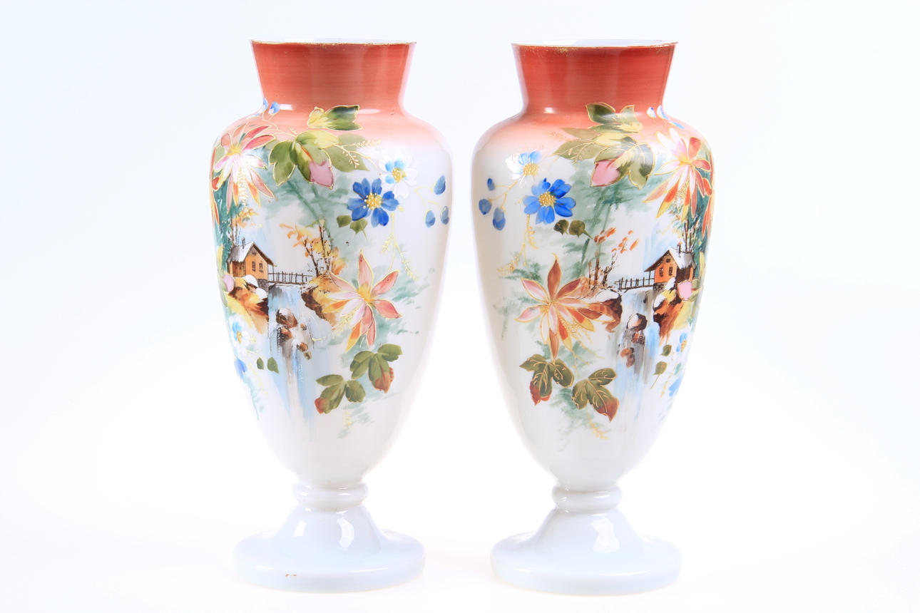 VASER / URNOR, Ett par, Opalinglas, Tyskland, tidigt 1900-tal.