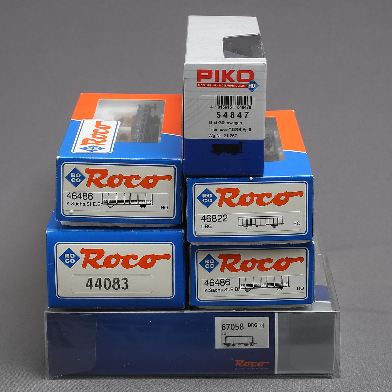 ROCO 8 freight wagons and PIKO one freight wagon, original boxes. Toys ...