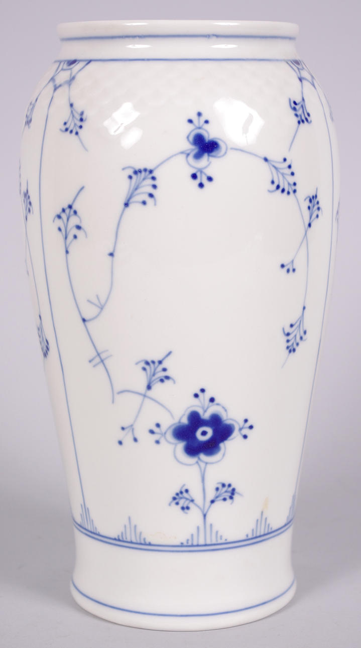 PORSLINSVAS, "Musselmalet", Bing & Gröndal.