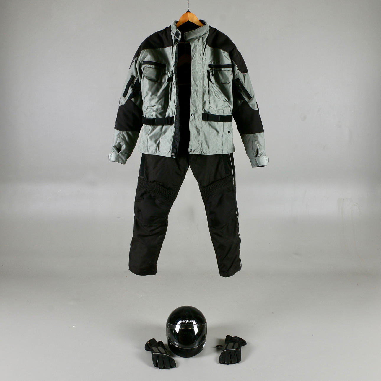 MC-STÄLL, 4 delar, Advanced experience samt B-square, samtida.