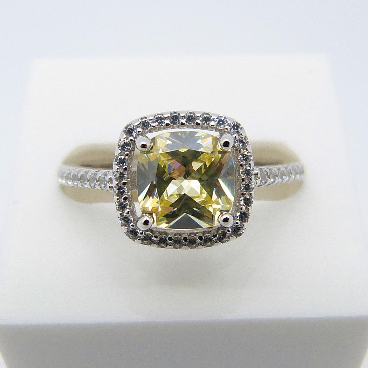 GUL STEN KLÄNNING RING.