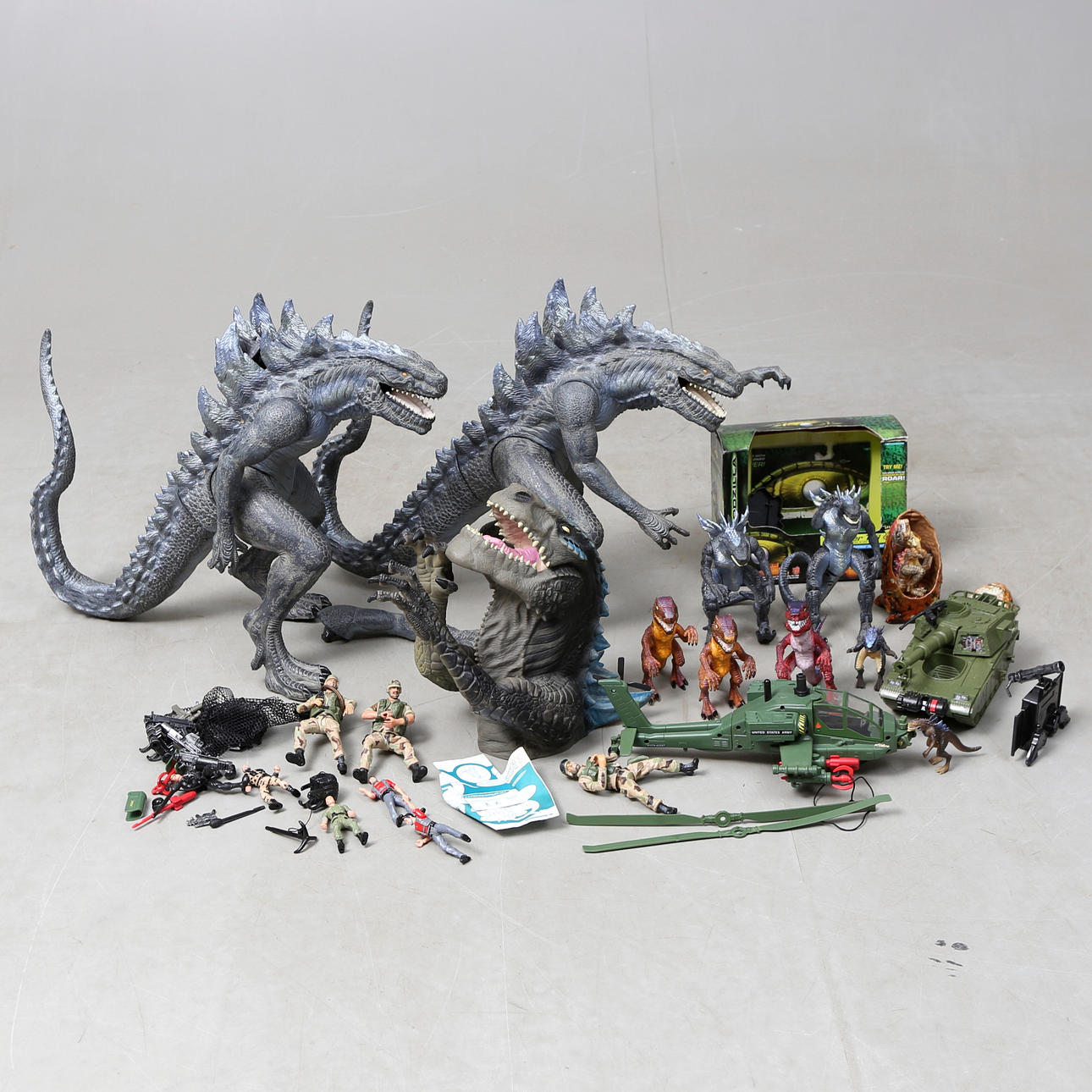 LEKSAKER, bland annat Godzilla.