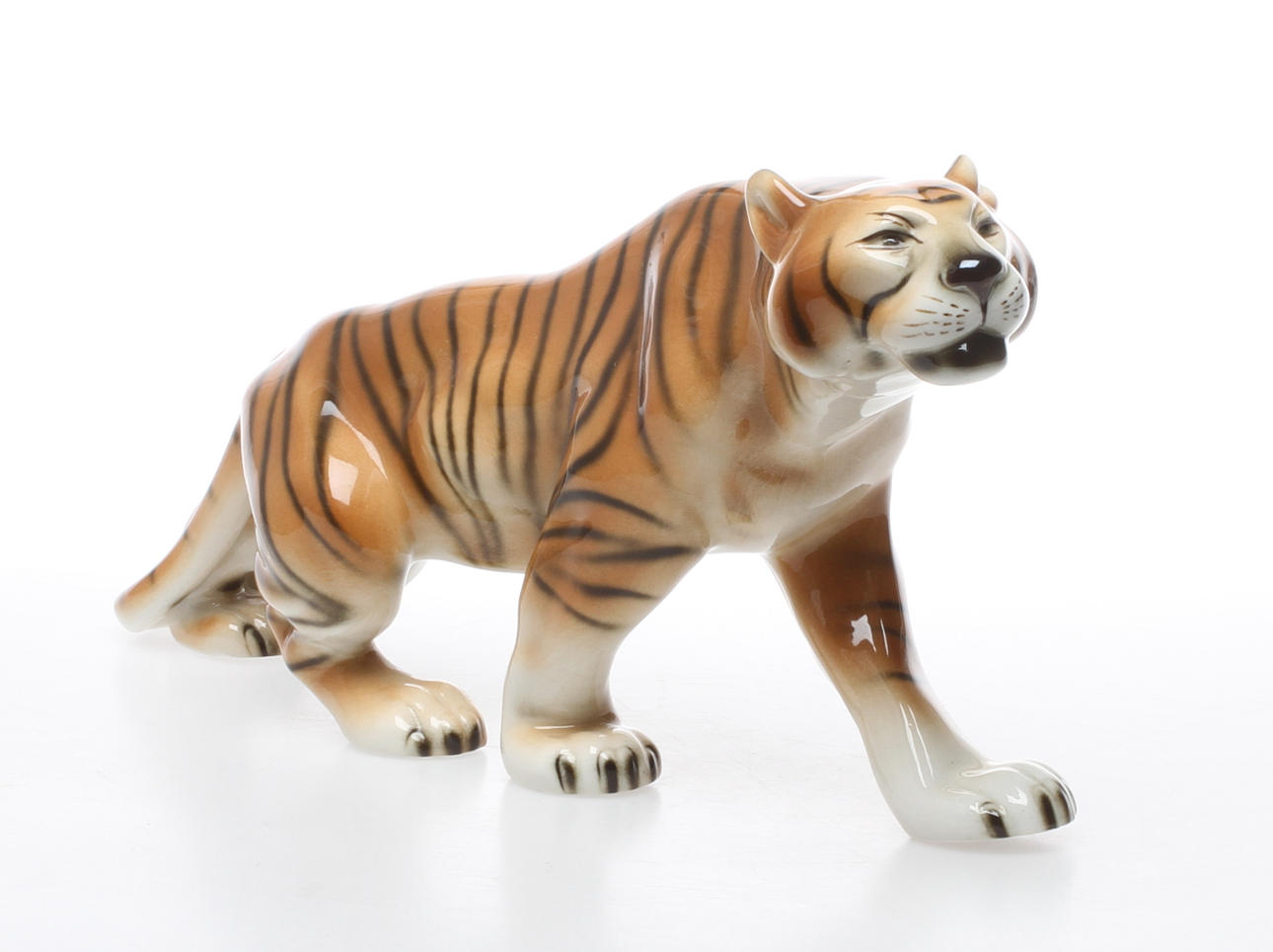 FIGURIN, porslin, Tiger, Royal Dux, Tjeckoslovakien.