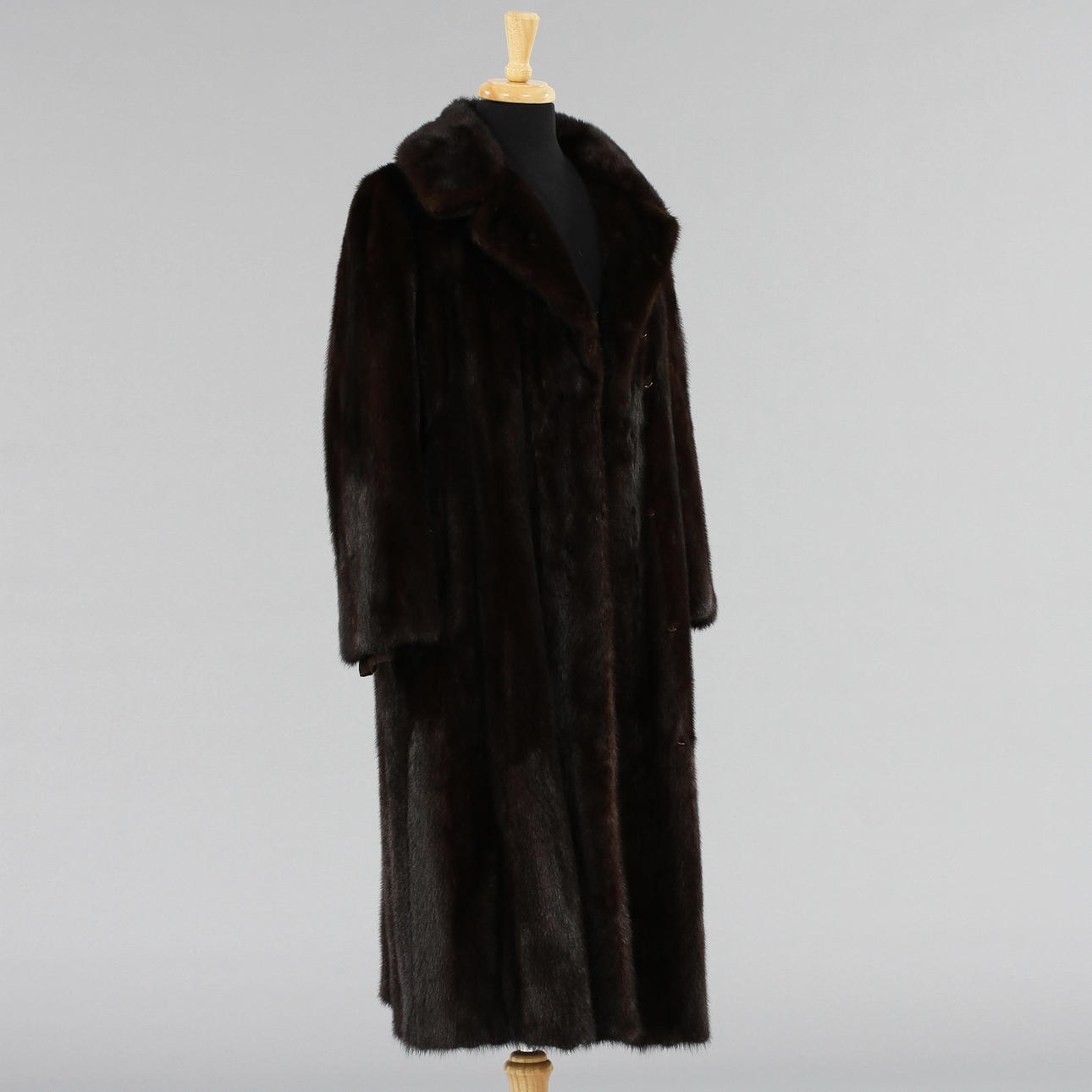DAMPÄLS. Mink.