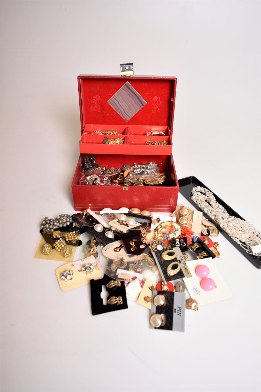 BROCHES, CLIPS PARA OREJAS retro.