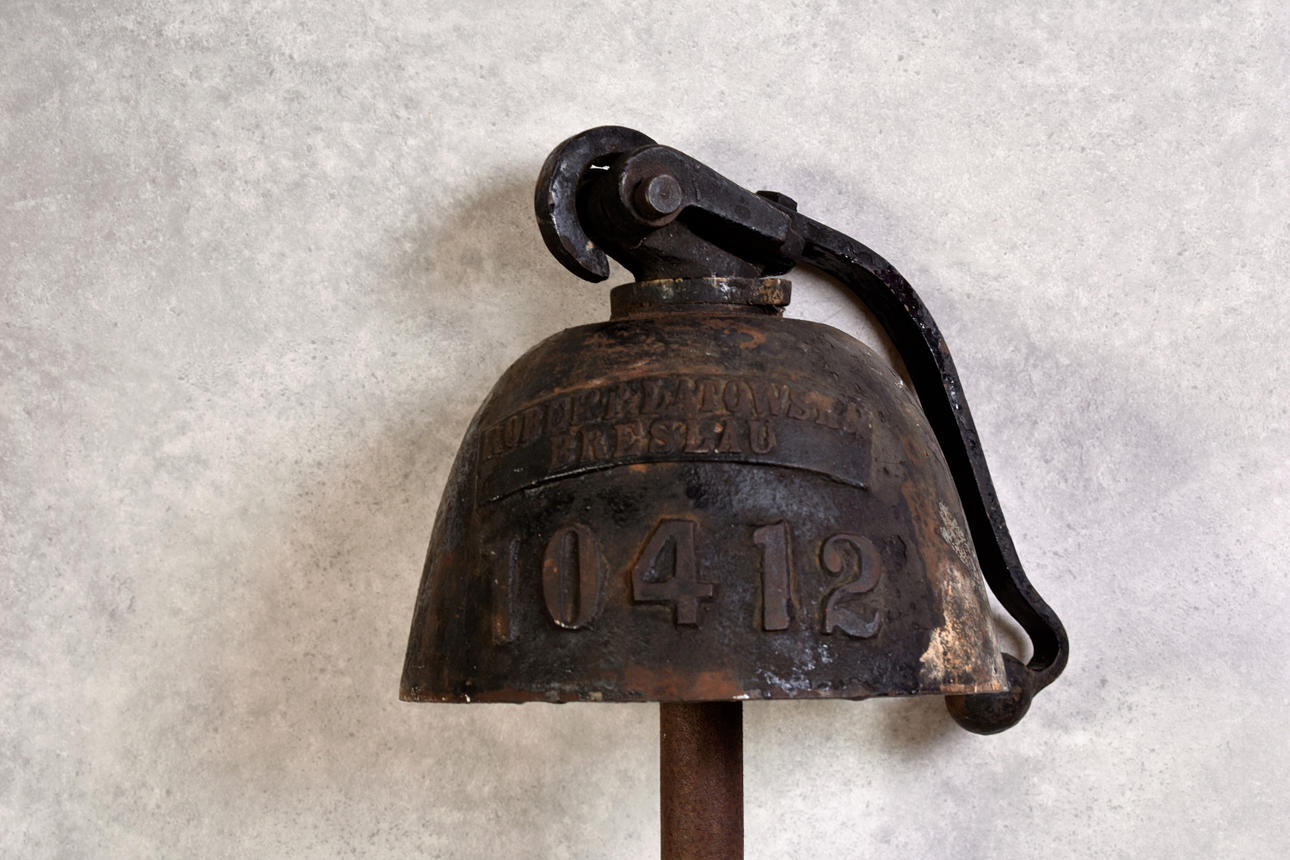 TRAIN CLOCK, marked Robert Latowski Brestau 10412.