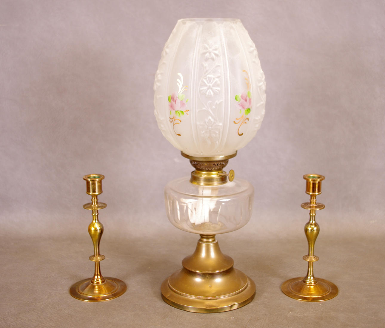 BORDSFOTOGENLAMPA SAMT 1 PAR LJUSSTAKAR.