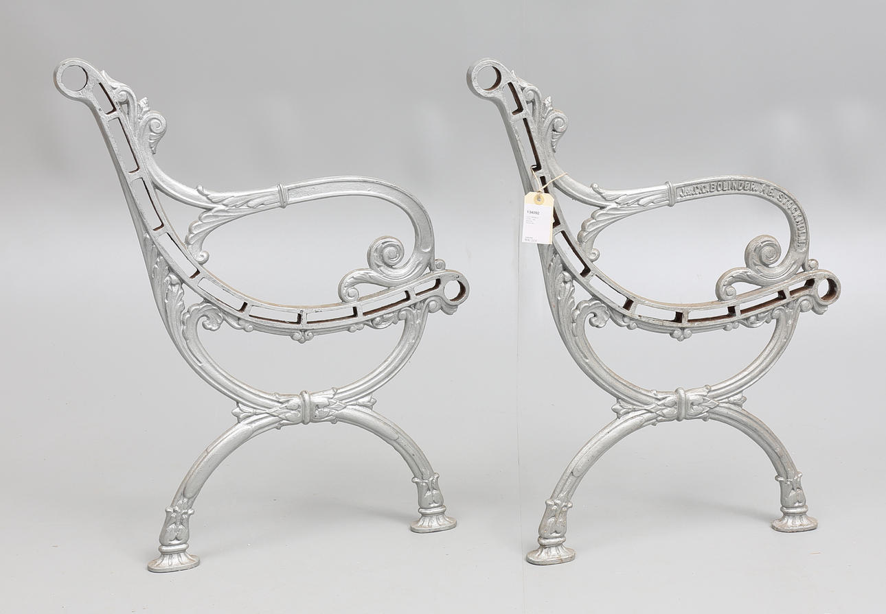 GJUTJÄRNSGAVLAR, 1 par, Bolinder, Stockholm.