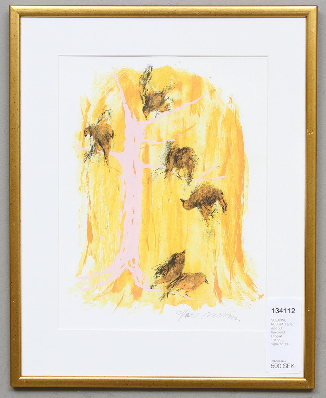 SUZANNE NESSIM. Fåglar mot gul bakgrund. Litografi. 131/295, signerad.