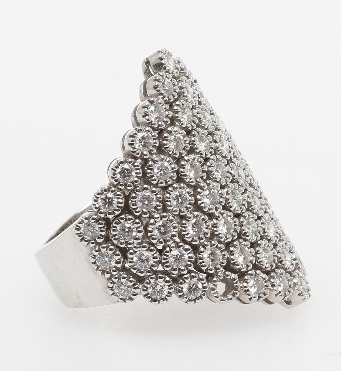 RING, 18k guld med diamanter om tot ca 0,70ct. Vikt 13 gram.