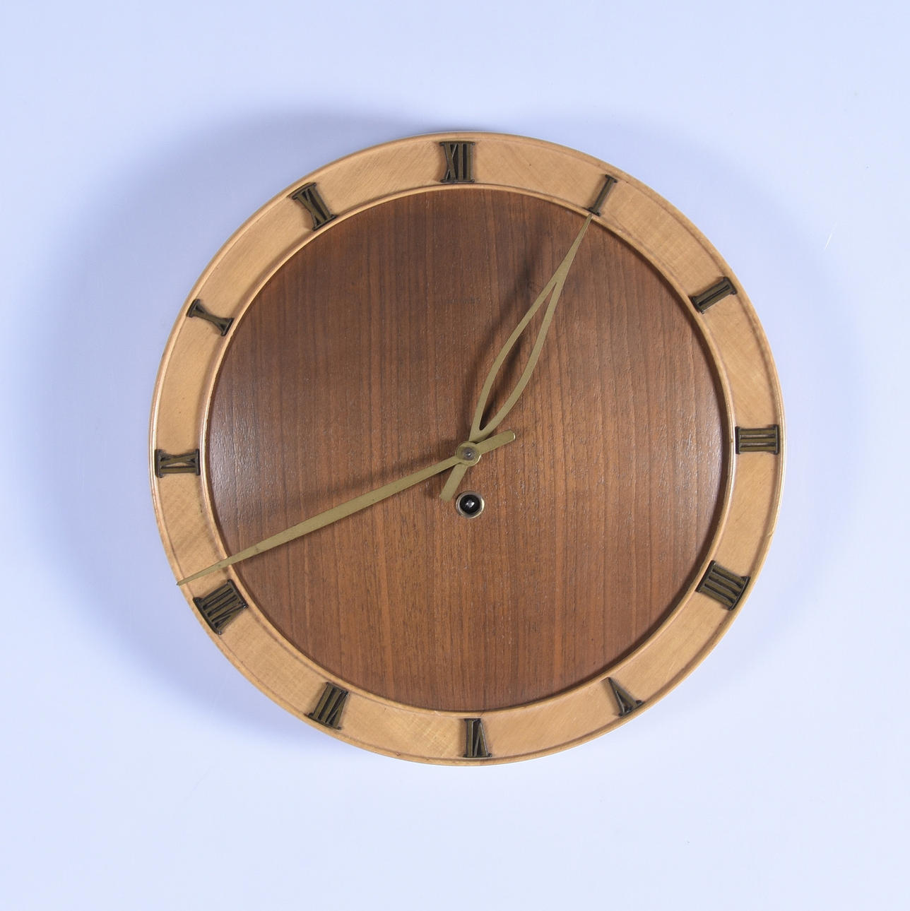 VÄGGUR, delvis teak, Junghans.