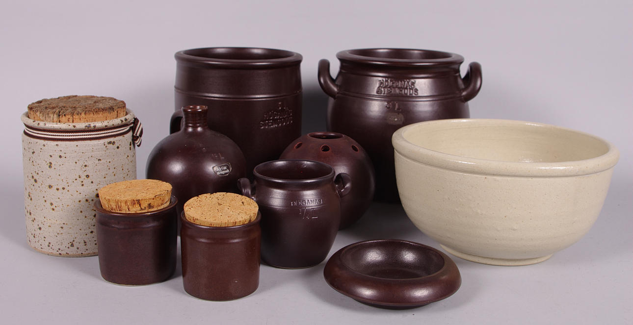 KRUS M.M., keramik mestadels Höganäs.