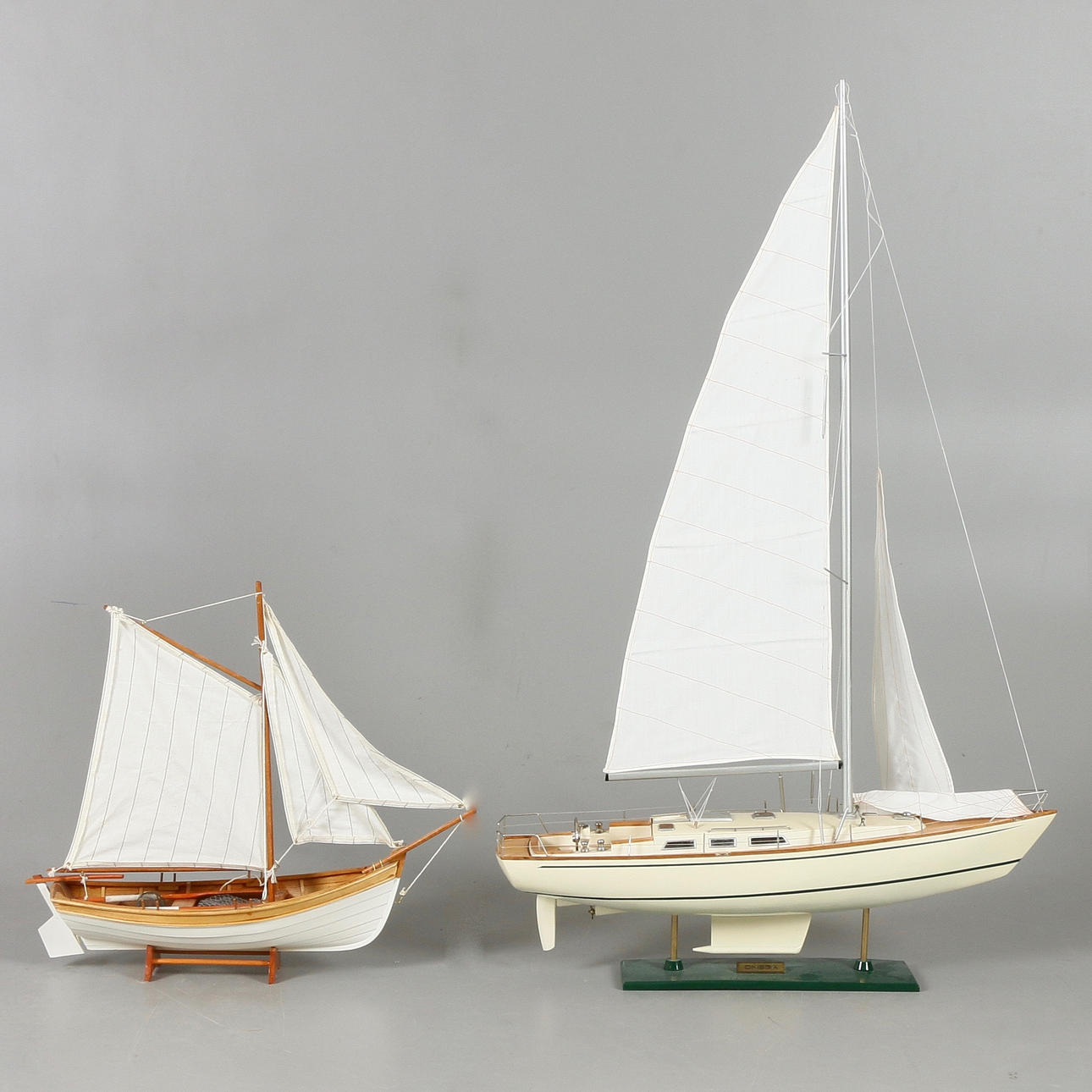 MODELLBÅTAR, 2 st. Trä, 1900-tal.