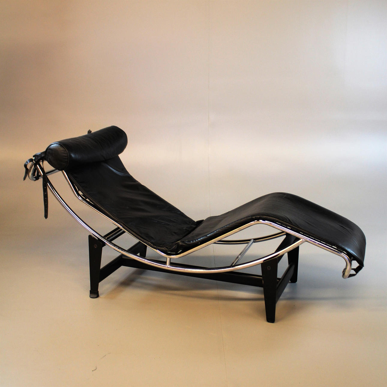 VILSTOL, "LC-4", efter Le Corbusier.