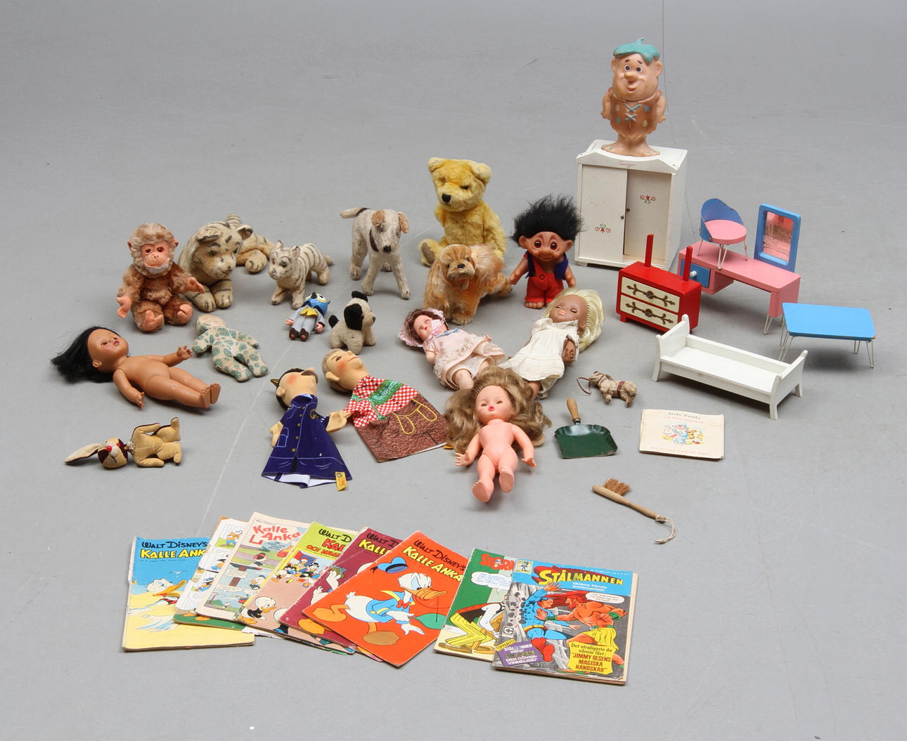 MJUKISDJUR bland annat STEIFF, DOCKOR och DOCKMÖBLER.