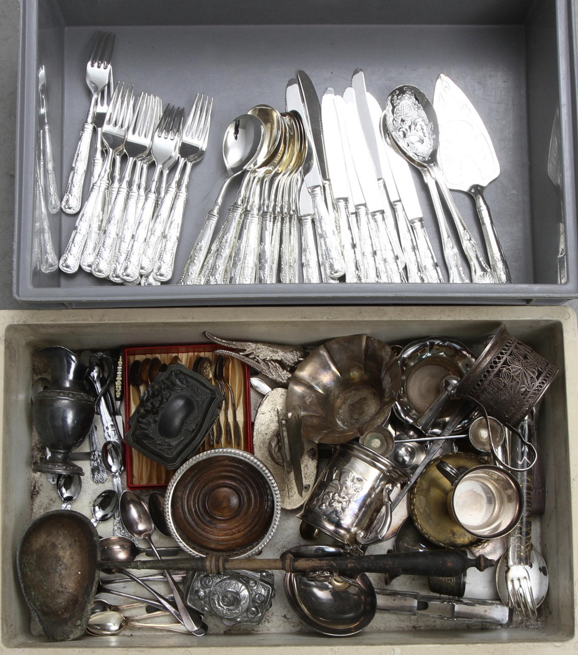 METALLFÖREMÅL, 1800-1900-tal.