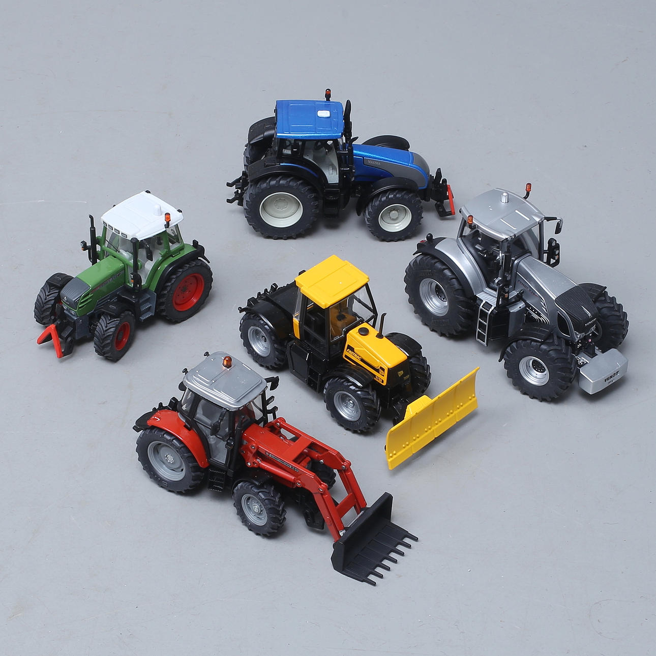 SIKU. traktorit, 5 kpl.