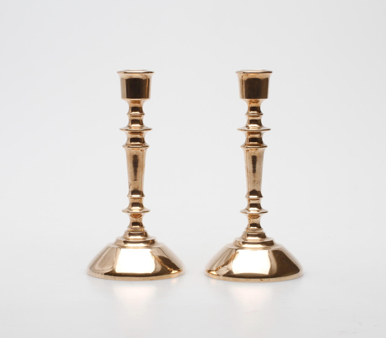 LJUSSTAKAR, ett par, malm, Bersbo.