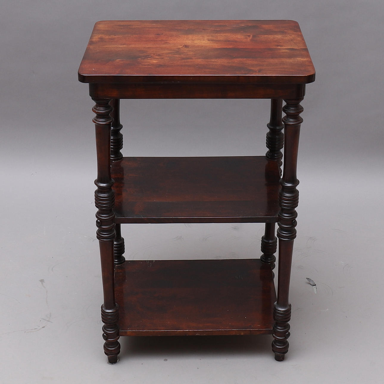 MESA DE ESQUINA, madera.