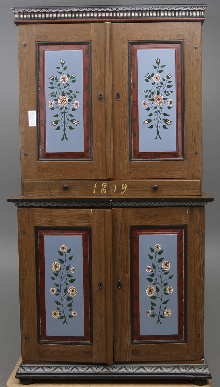 HÖGSKÅP, allmoge, 1800 talets början.