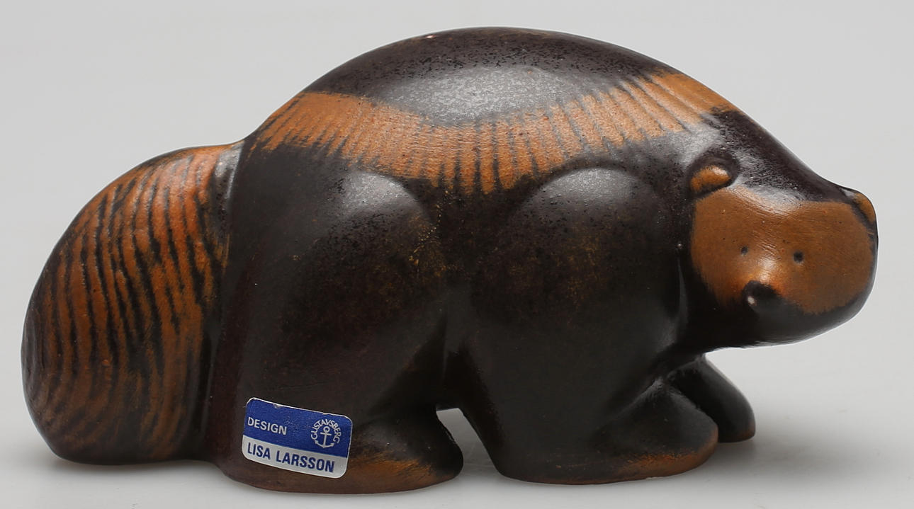 LISA LARSON. Järv i stengods. Ettikettmärkt Lisa Larson, Gustavsberg.