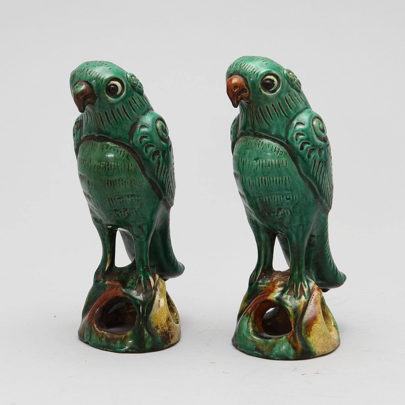 FIGURINER, 2 st, stengods, Kina, Mingstil.