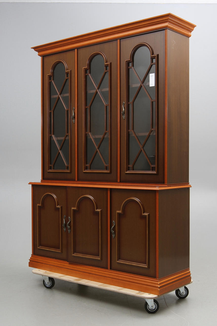 VITRINSKÅP sent 1900-tal.