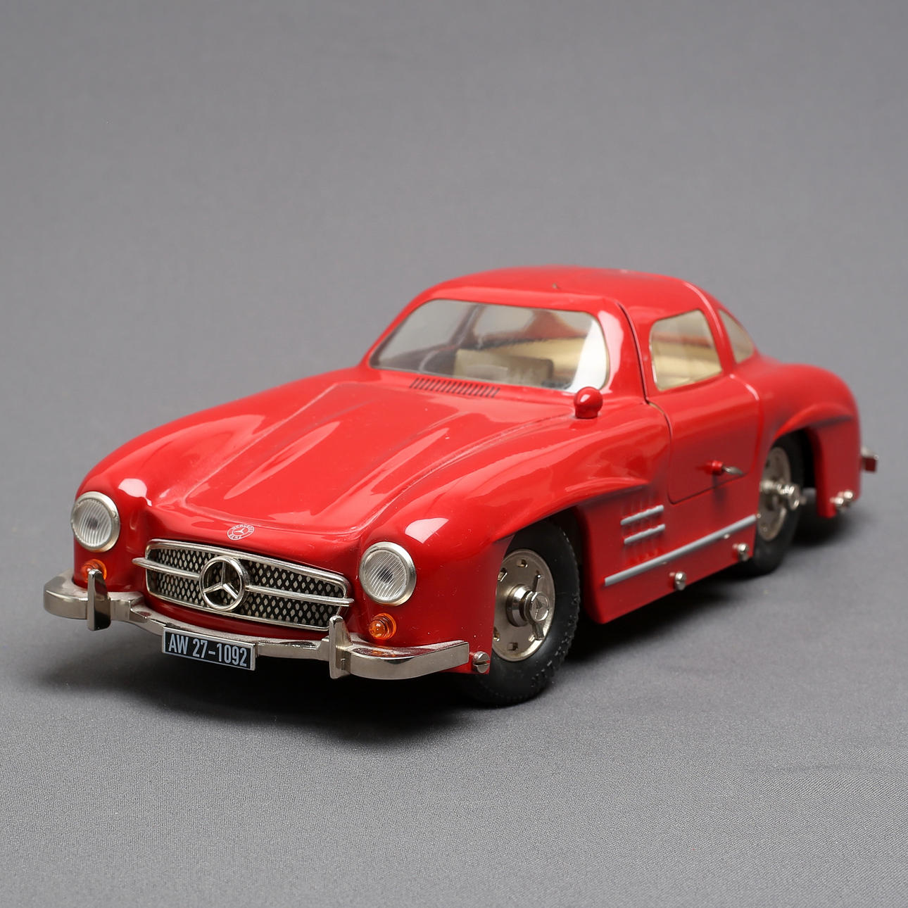 Märklin 1092 300 SL ミュージアムモデル 1993 1/16 MÄRKLIN 1092 MERCEDES BENZ 300 SL, original box. Toys - Auctionet