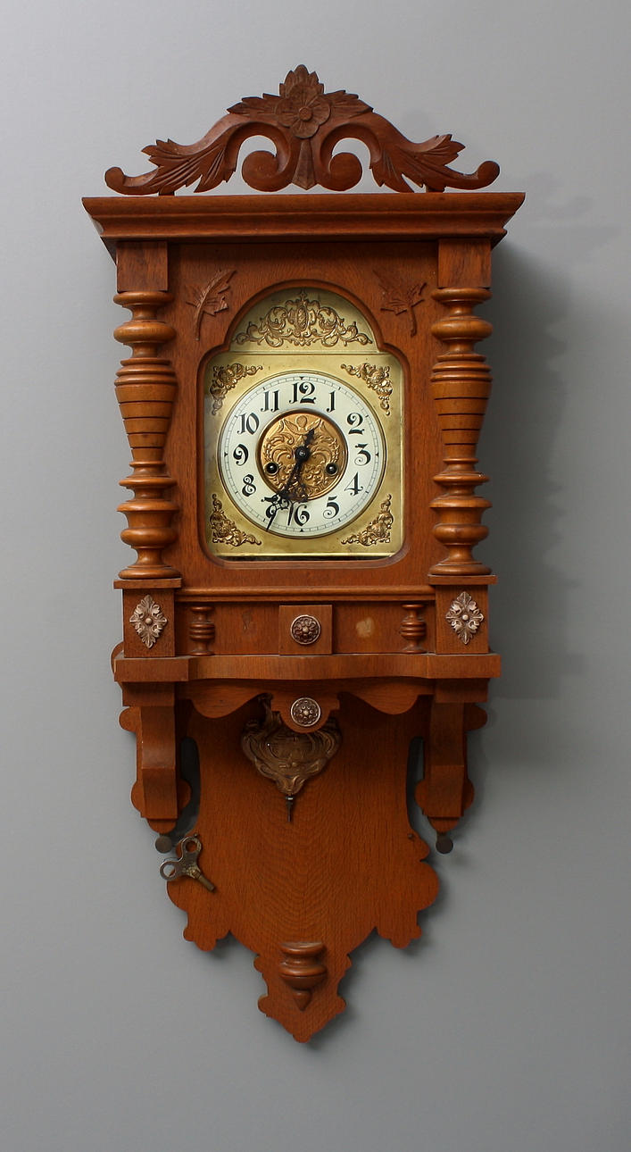 HERRGÅRDSUR/VÄGGUR, träfodral, nyrenässans, VFU Universal.