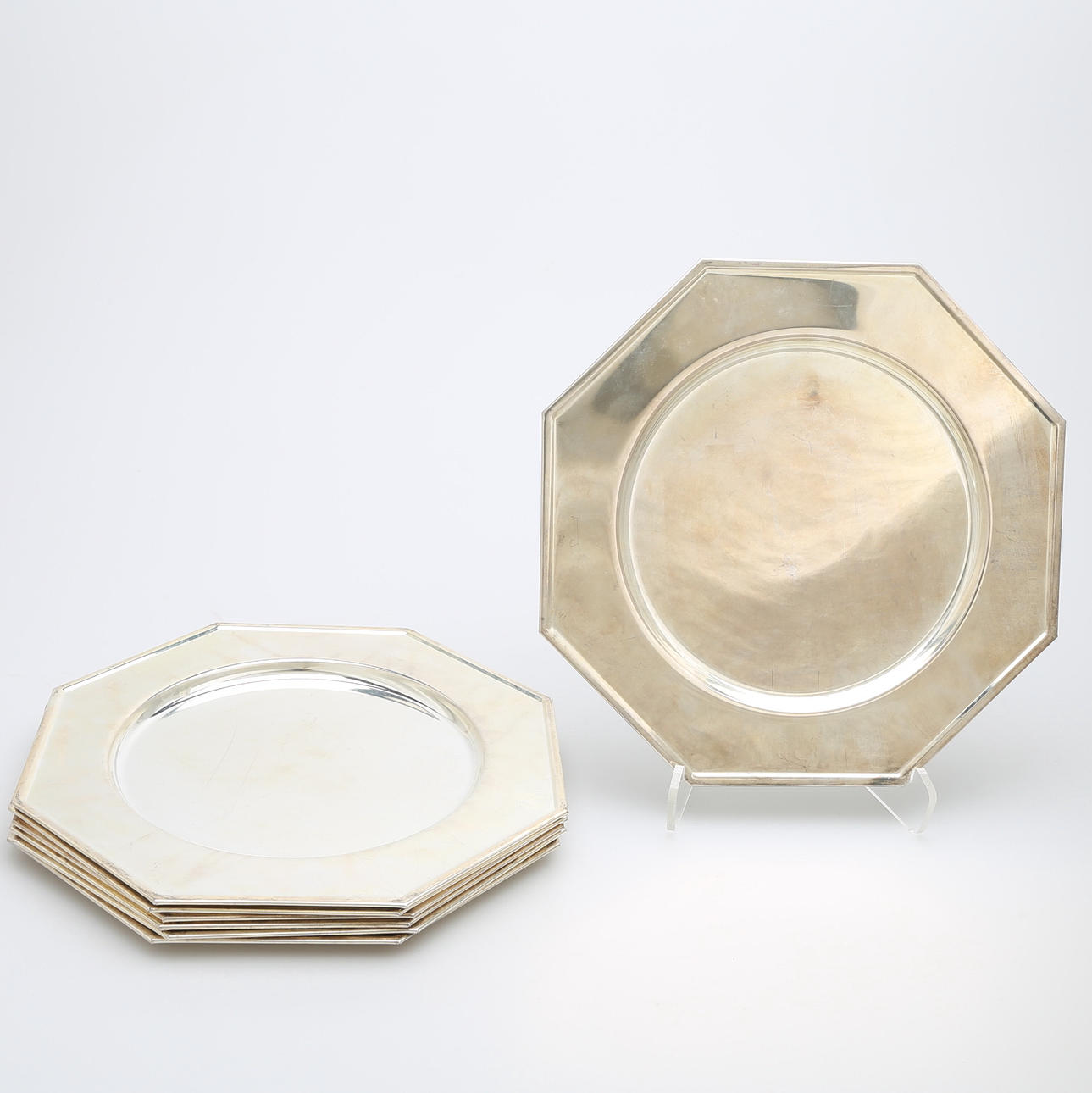 PLATES, SEVEN PIECES.