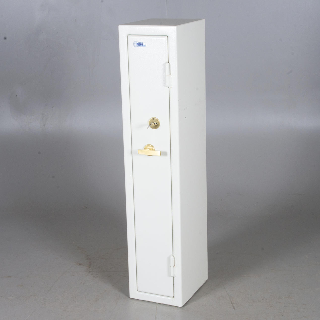 VAPENSKÅP, Zugil 5.