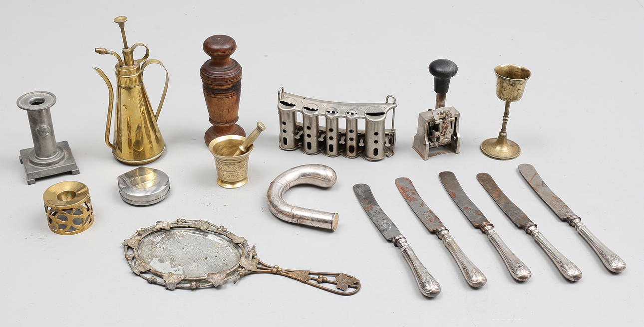 PARTI DIVERSE (16), bl.a myntväxlingsapparat "Cambio", mortlar m.m, 1900-tal.