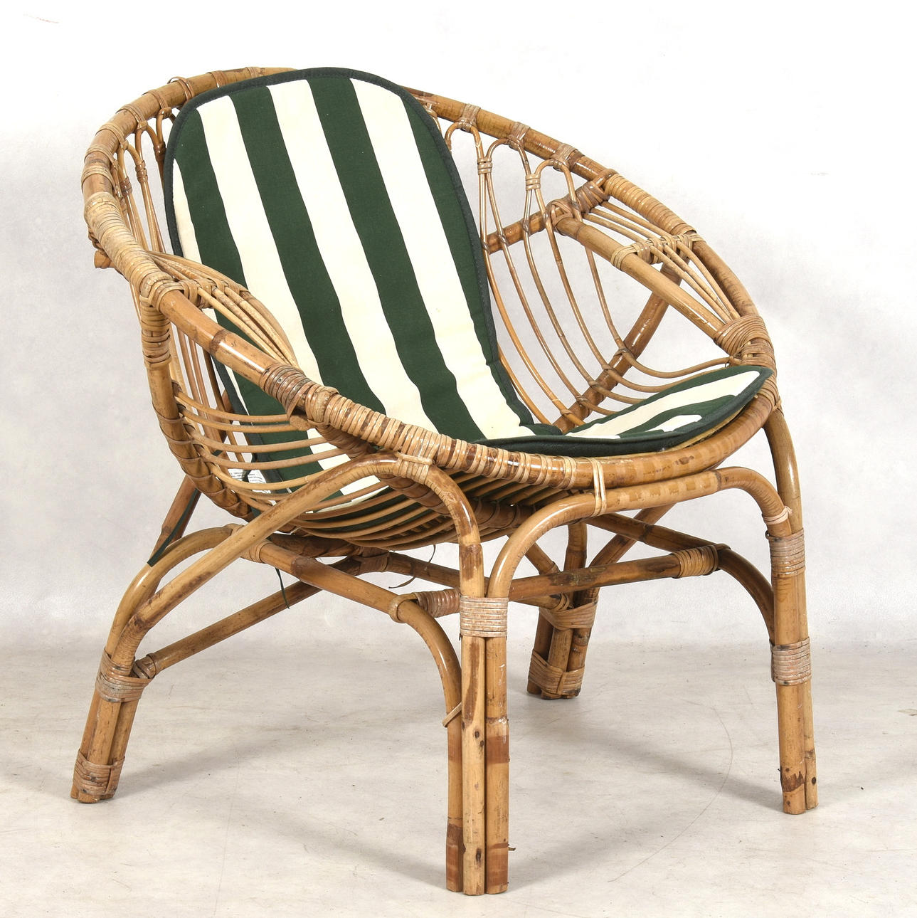 KORGFÅTÖLJ, rotting, 1900-tal.