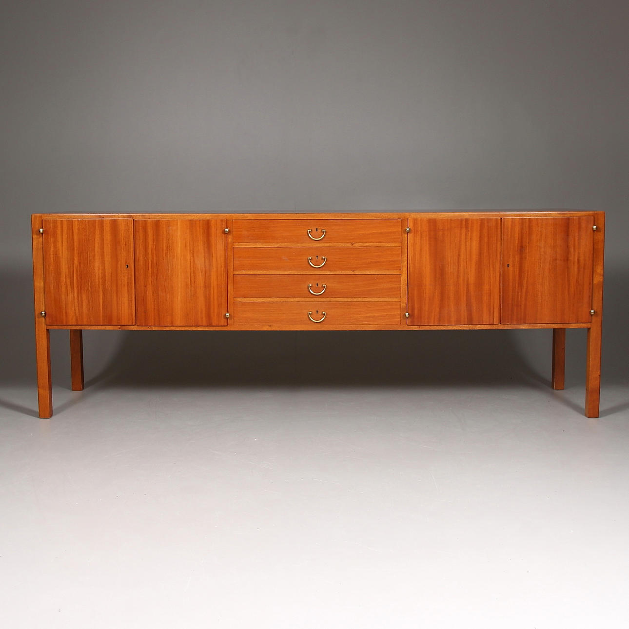 SIDEBOARD, Josef Frank, Firma Svenskt Tenn, modell 1015.