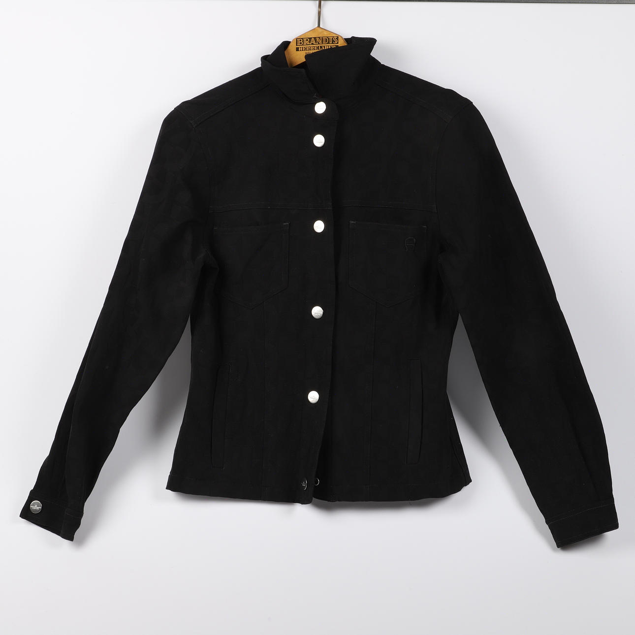 JACKET, black jeans, Aigner.